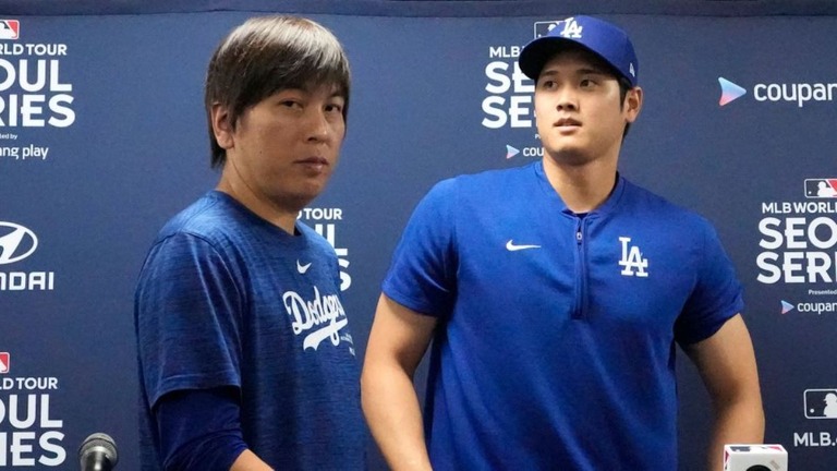 大谷翔平選手の通訳を務めていた水原一平容疑者（左）が、連邦地方裁判所に出廷した/man/AP