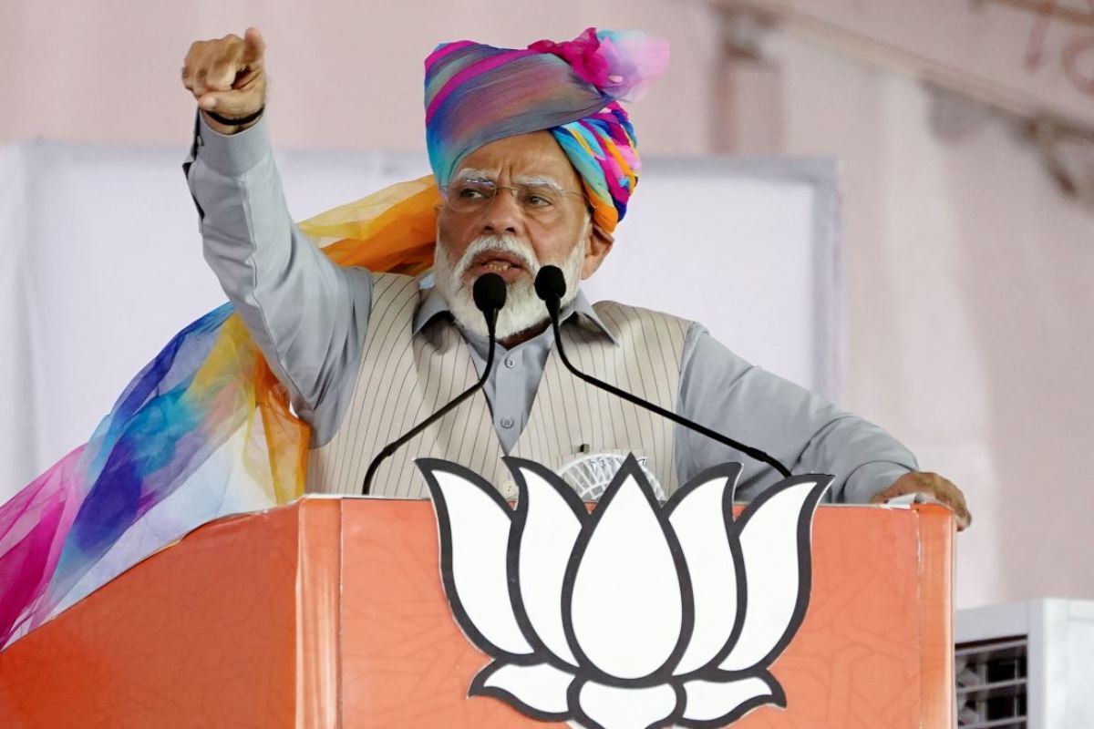 選挙集会で支持者に語りかけるモディ首相=6日/Himanshu Sharma/AFP/Getty Images