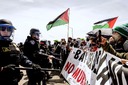 全米で親パレスチナのデモ隊集結、橋や空港に通じる道路を封鎖