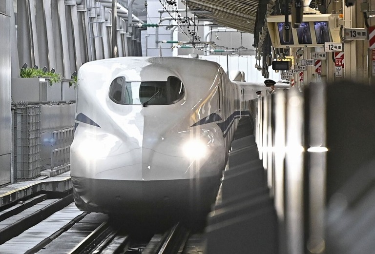 新幹線の車内でヘビの目撃情報があり遅れが生じた/Kyodo News/Getty Images