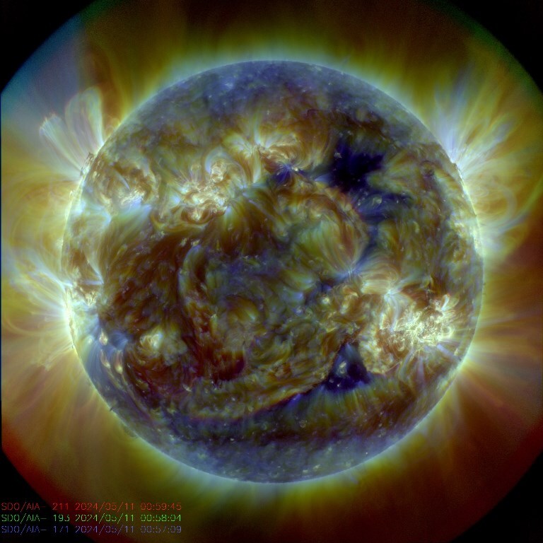 太陽フレアの活動を観測するためフィルター処理した太陽の画像/NASA SDO