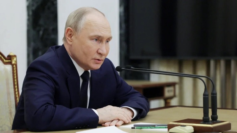 訪中前日の１５日、モスクワで開かれた軍産関連の会合で議長を務めるプーチン大統領/Gavriil Grigorov/Pool/Sputnik/Reuters/File