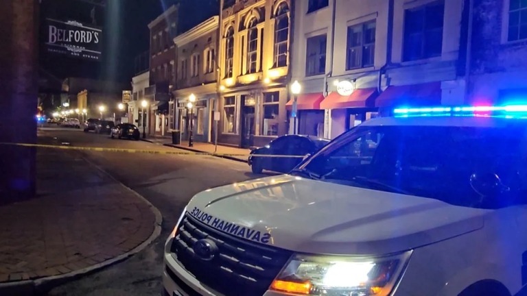 米ジョージア州サバンナで１８日夜に発砲事件があり、少なくとも１１人が負傷した/WJCL