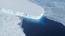 「終末の氷河」の下に押し寄せる海水、海面上昇を悪化させる可能性　新研究