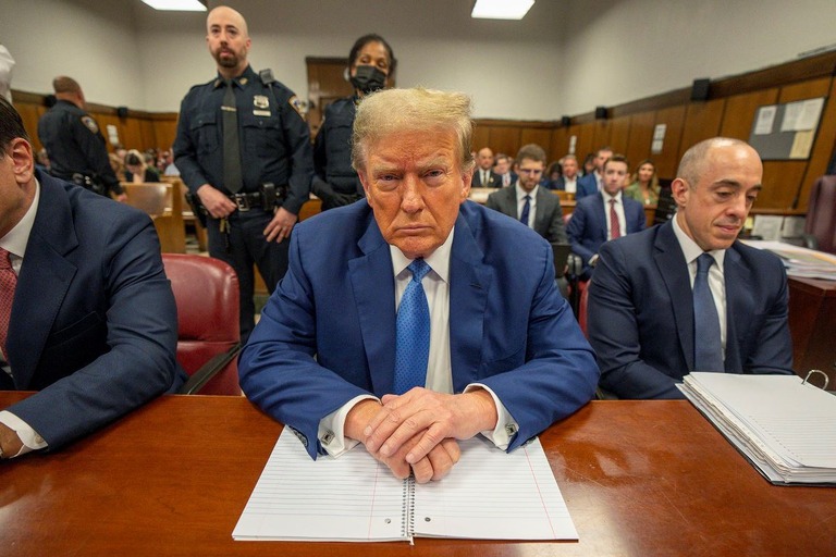 出廷したトランプ前大統領＝２０日、米ニューヨーク市/Steven Hirsch/Getty Images via CNN Newsource