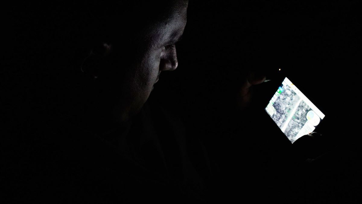 周囲が暗闇に包まれるとドローン（無人機）部隊「コード９．２」の仕事が始まる/Brice Lainé/CNN via CNN Newsource