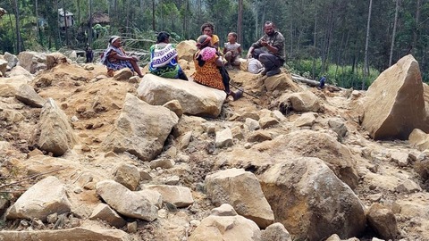 地滑りで２０００人が生き埋めか　パプアニューギニア