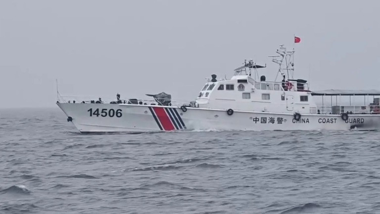 台湾近くで実施された中国海警局の船舶による訓練の様子/China Coast Guard/Weibo