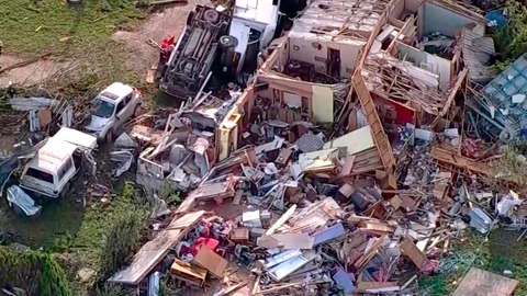 米テキサス州で竜巻、全壊した家屋も