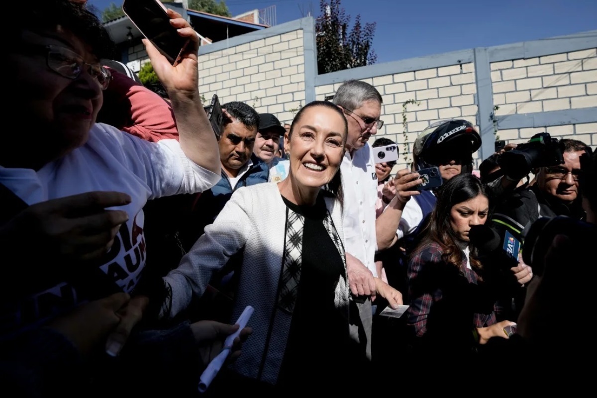 与党「国家再生運動」(モレナ)のクラウディア・シェインバウム氏=2日、メキシコ市/Eduardo Verdugo/AP