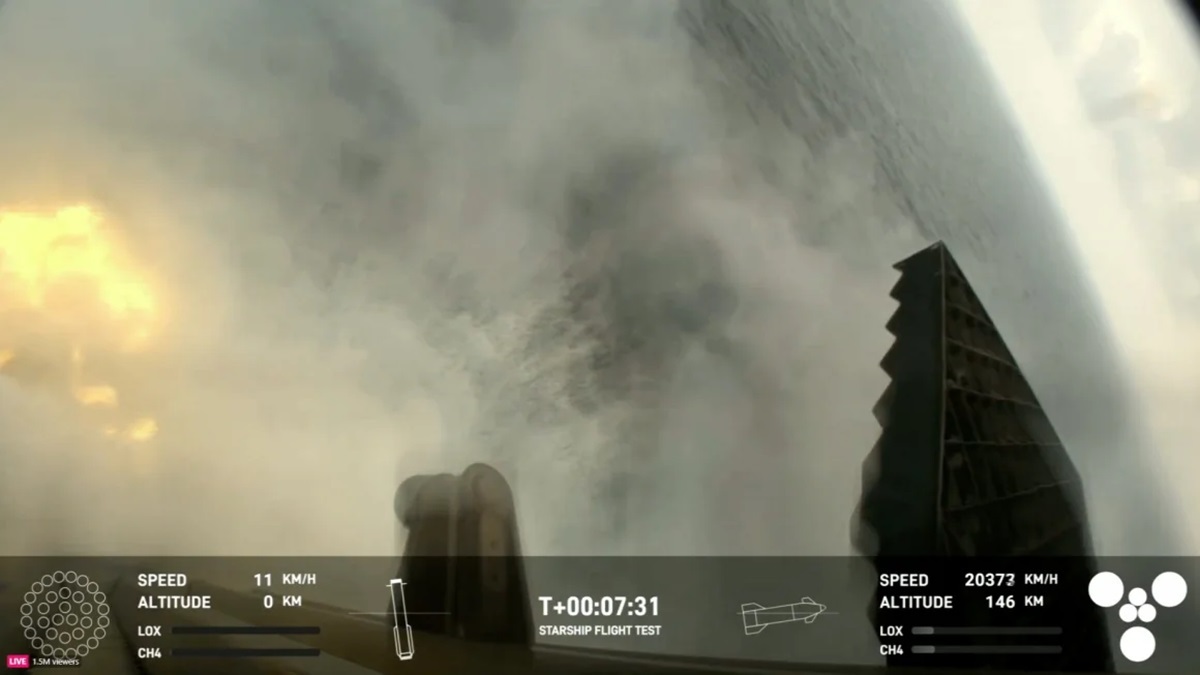 ブースター(推進装置)「スーパーヘビー」が海面に着水した/SpaceX