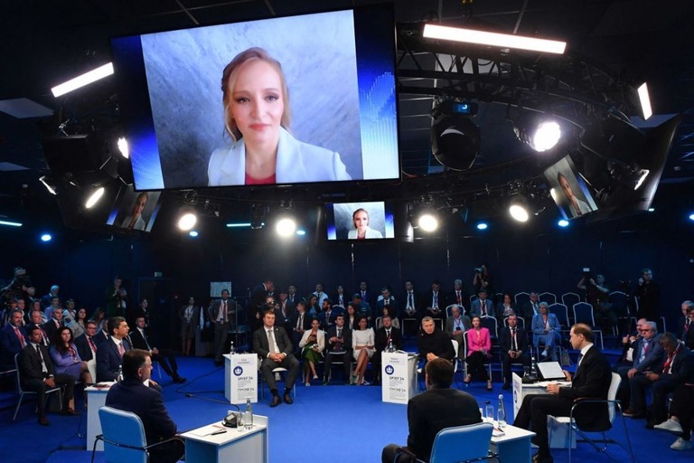パネルディスカッションにオンラインで参加したカテリーナ・チホノワ氏/Olga Maltseva/AFP/Getty Images