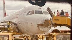 オーストリア航空機、飛行中にひょう直撃で損傷
