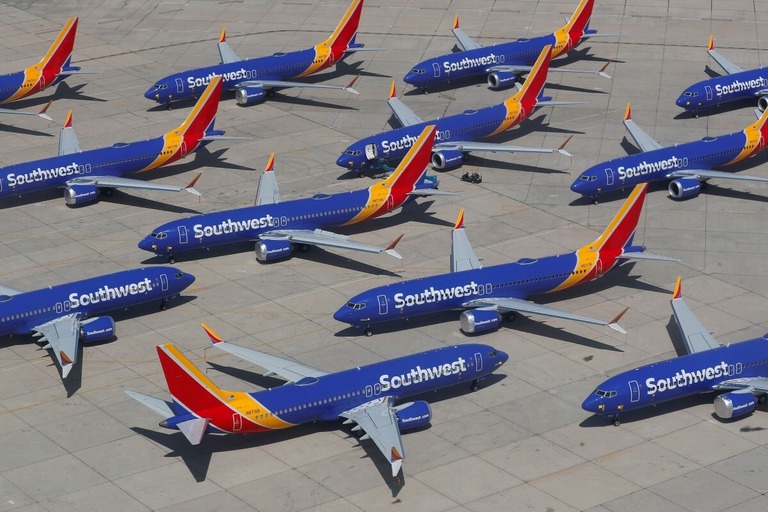 ボーイングが大手航空２社に対しボーイング７３７ＭＡＸのエンジンに鳥が衝突した場合、客室内に煙が充満する可能性があると注意を促した/Mike Blake/Reuters/File