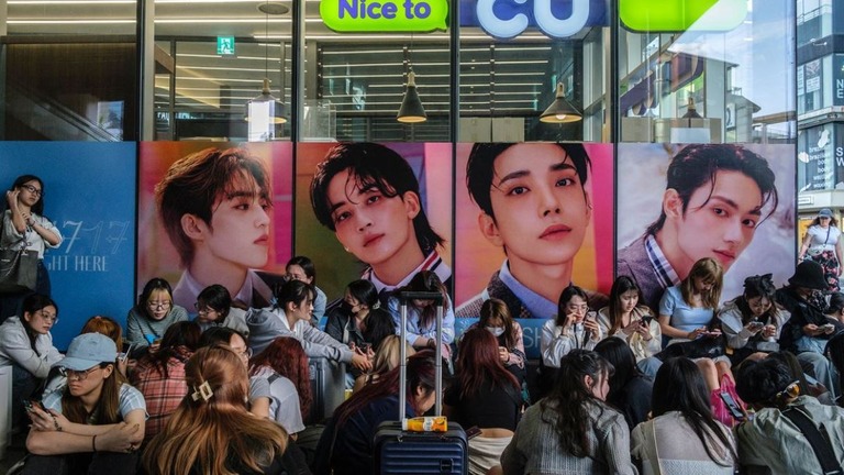 韓国で、Ｋポップのダンスや振り付け、モデルのトレーニングを希望する外国人向けのビザが新設される/Anthony Wallace/AFP/Getty Images