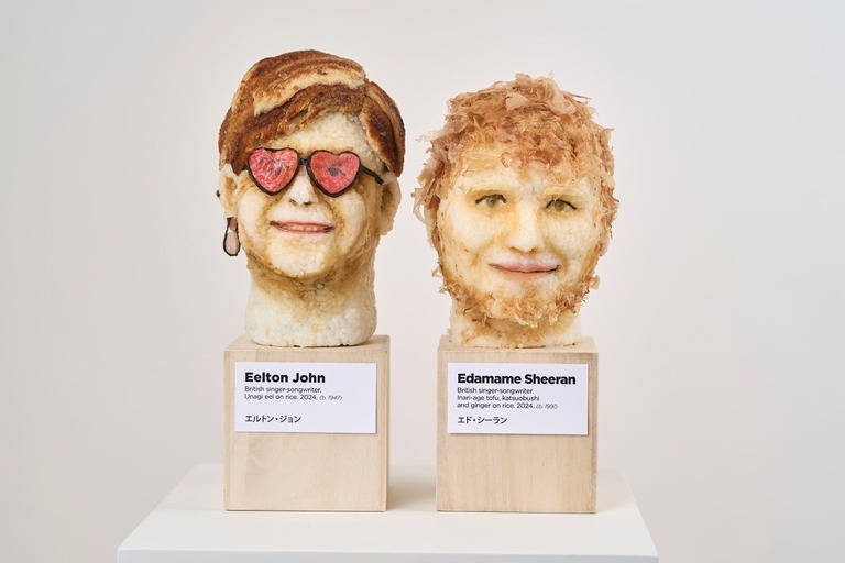 すしの食材を使って有名人を再現した胸像が英国で展示された/Simon Jacobs/PinPep
