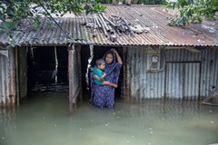 バングラデシュ北東部で大規模洪水、１８０万人が孤立