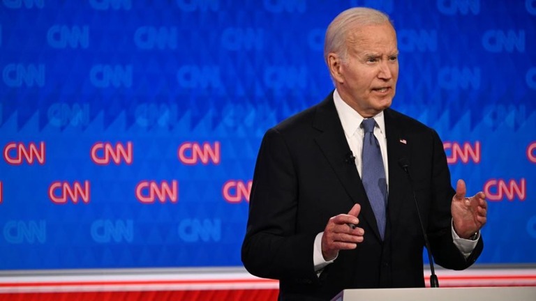 討論会で低調なパフォーマンスを露呈したバイデン氏に、米主要紙が撤退を要請した/Will Lanzoni/CNN