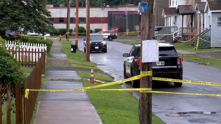 少年が射殺された事件現場＝２９日、ニューヨーク州ユーティカ/WKTV