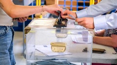 仏総選挙、決選投票控え与党や左派の候補者が撤退　右翼の過半数阻止へ
