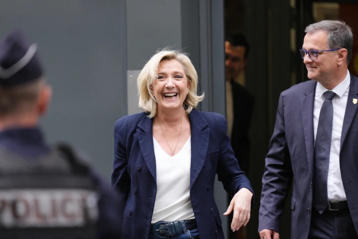 ＲＮを率いるルペン前党首とアリオ・ペルピニャン市長/Dimitar Dilkoff/AFP/Getty Images