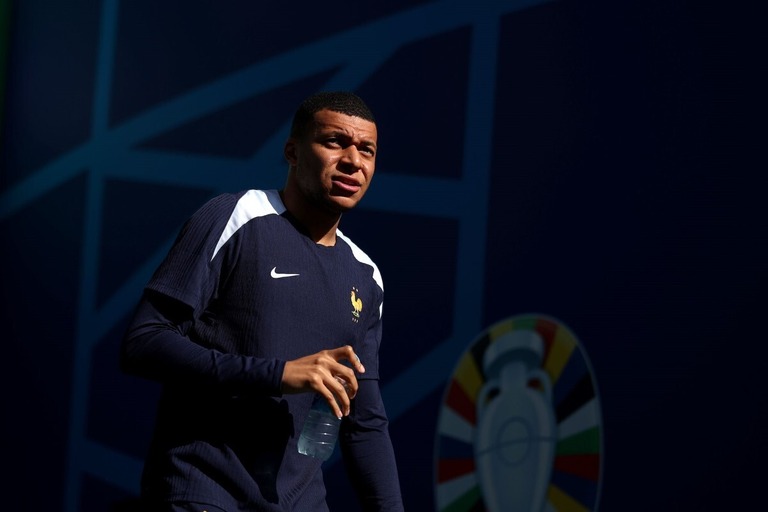 フランス代表のキリアン・エムバペ選手＝４日、ドイツ・ハンブルク/Alex Pantling/UEFA/Getty Images