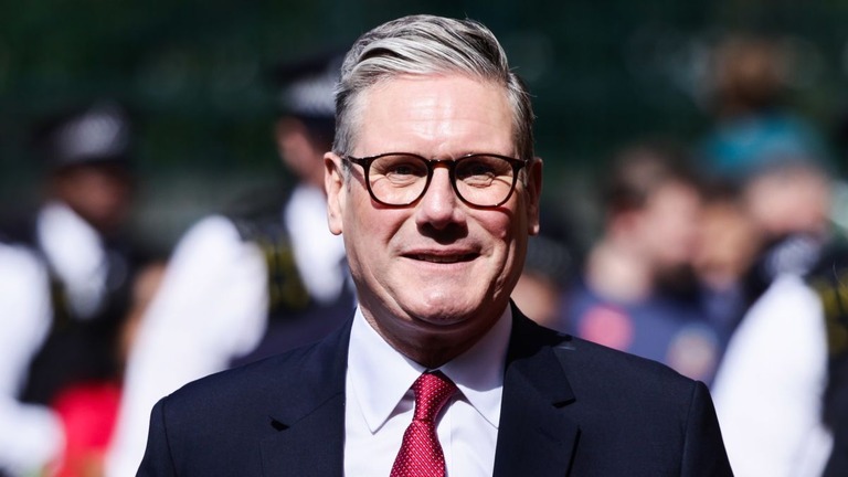 英国で行われた総選挙は、スターマー党首率いる労働党が大勝する見通しとなった/Jakub Porzycki/NurPhoto/Getty Images