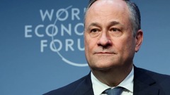 ハリス副大統領の夫エムホフ氏、新型コロナ陽性　軽い症状で検査