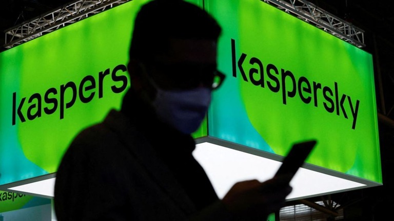 カスペルスキーが米国での事業を段階的に停止する/Albert Gea/Reuters/File