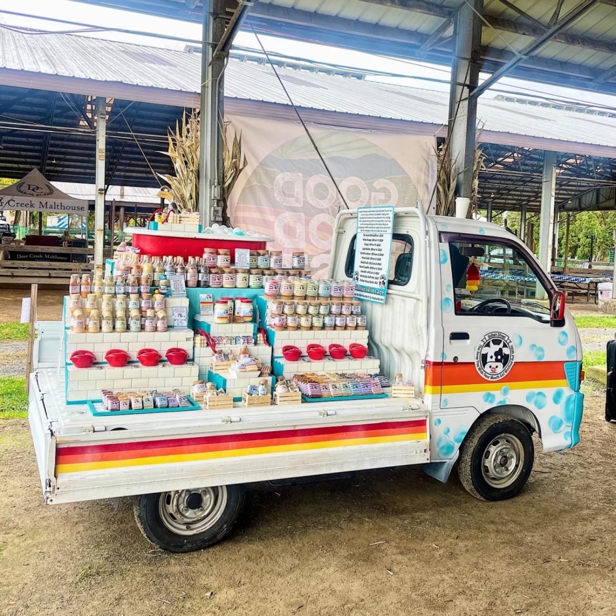 石けんとスキンケア用品の販売会社を経営するメリッサ・トーレさんが自社に合わせてカスタマイズしたダイハツ「ハイゼット」96年モデル/Melissa Torre/Vellum Street