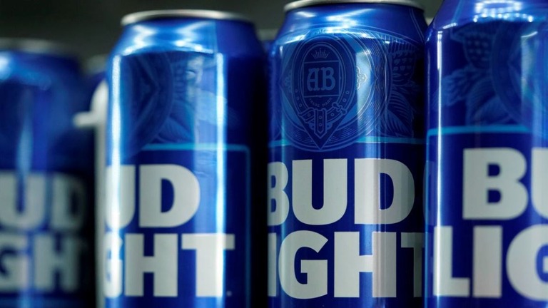 米ビール市場で、「バドライト」の販売が３位に転落した/Matt Slocum/AP