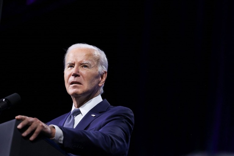 ＮＡＡＣＰの集会で演説するバイデン大統領＝１６日、ラスベガス/Tom Brenner/Reuters
