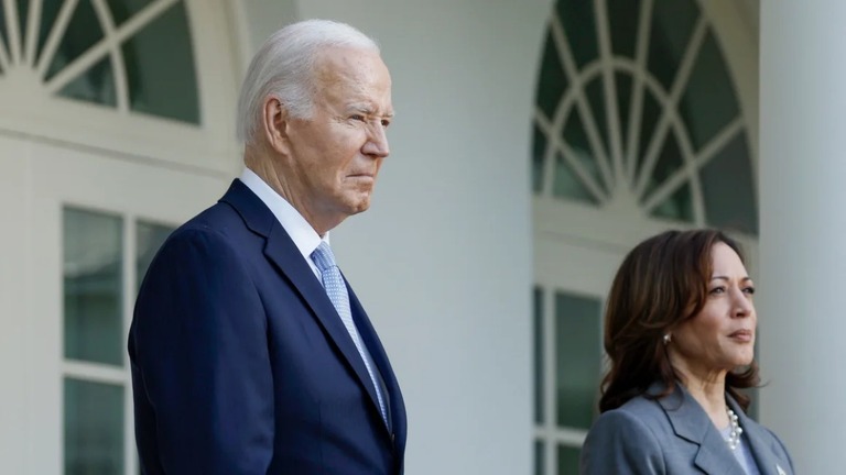 バイデン大統領（左）とハリス副大統領＝５月２０日、ワシントン/Anna Moneymaker/Getty Images