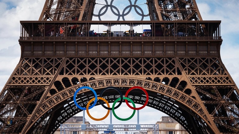 五輪開幕を目前に控えたパリで、大会を妨害しようとしていた疑いがあるとしてロシア国籍の男が拘束された/Dimitar Dilkoff/AFP/Getty Images