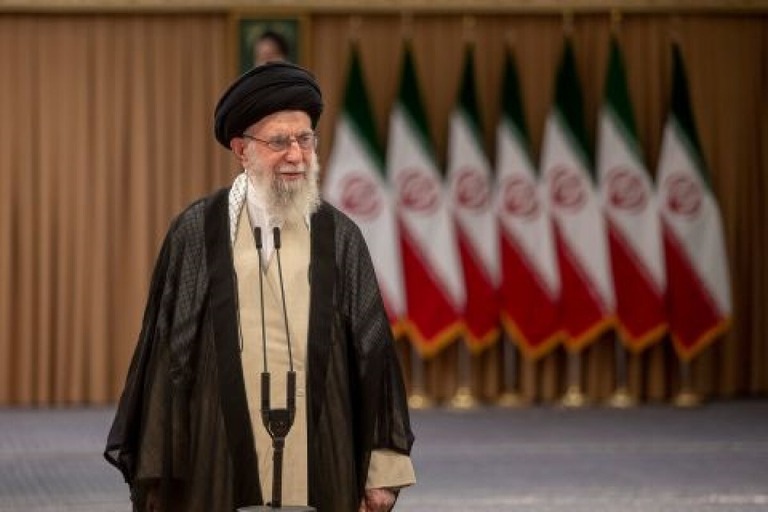 イランの最高指導者ハメネイ師＝７月５日、イラン首都テヘラン/Majid Saeedi/Getty Images/File