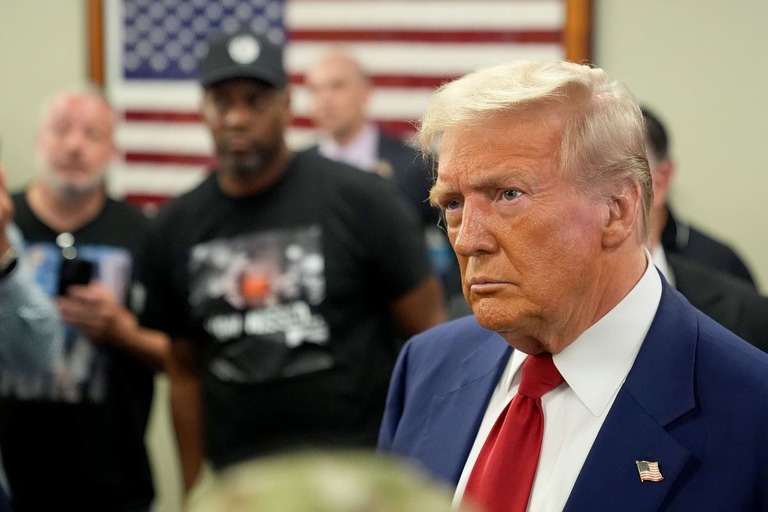 遊説先を訪れたトランプ前大統領＝１４日/Alex Brandon/AP via CNN Newsource