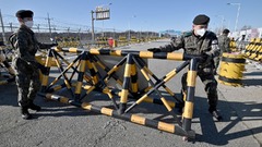 脱北から１０年、バスを盗んで帰郷図った男性を逮捕　韓国