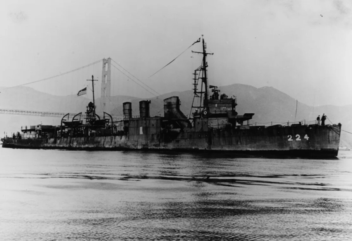 米サンフランシスコ湾に到着したUSSスチュワートの写真=46年3月/Donald M. McPherson/Naval History and Heritage Command