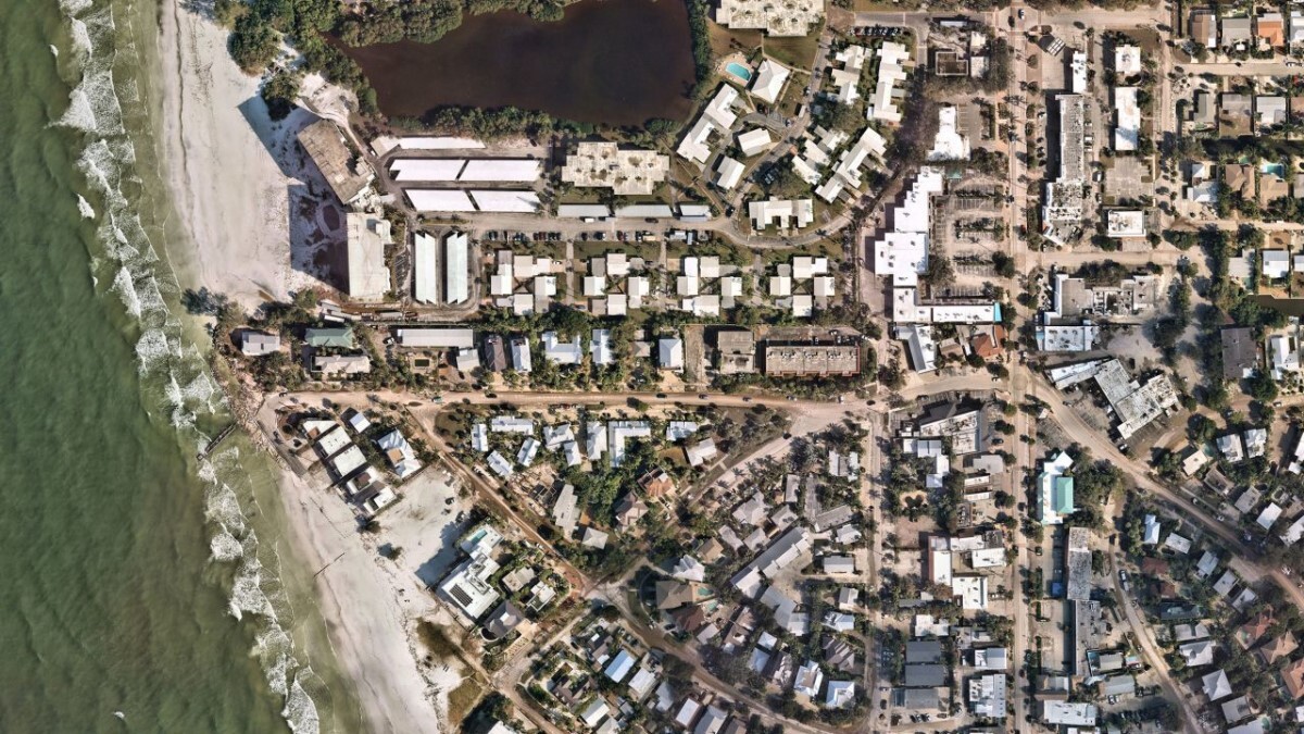 ミルトン襲来前のアベニダ・メッシーナの様子=9月29日、フロリダ州シエスタキー/Nearmap