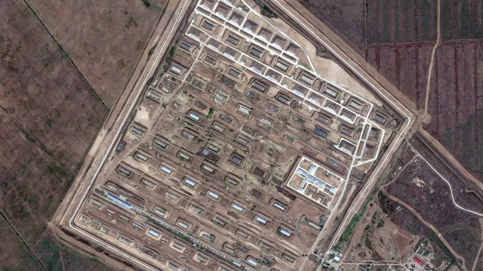 ロシア南西部ボルゴグラード州の村に位置する兵器保管施設の衛星画像=8月4日撮影/Maxar Technologies