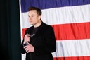 マスク氏、激戦州の登録有権者に「毎日１億５千万円」配る　違法性の指摘も