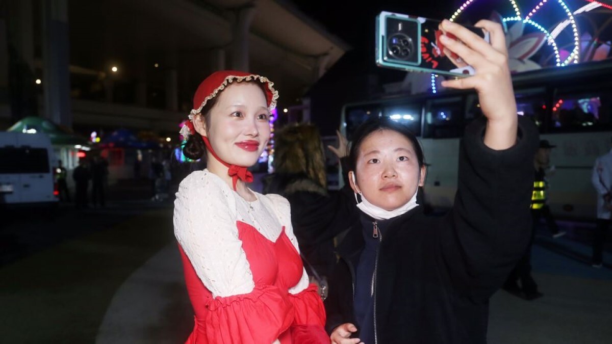 中国・上海ではハロウィーンのイベントが開催された=27日/CFOTO/Future Publishing/Getty Images