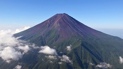 富士山まだ冠雪なし、１３０年の記録破る遅さ