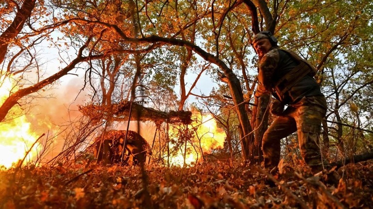 ロシア軍による新たな攻撃に直面するウクライナ東部の都市トレツク/Stringer/Reuters