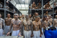 米司法長官に指名のゲーツ氏、理想の刑務所はエルサルバドルの厳戒収容施設