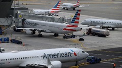 米アメリカン航空機、出発直後に急上昇　管制官の指示で山脈衝突を回避