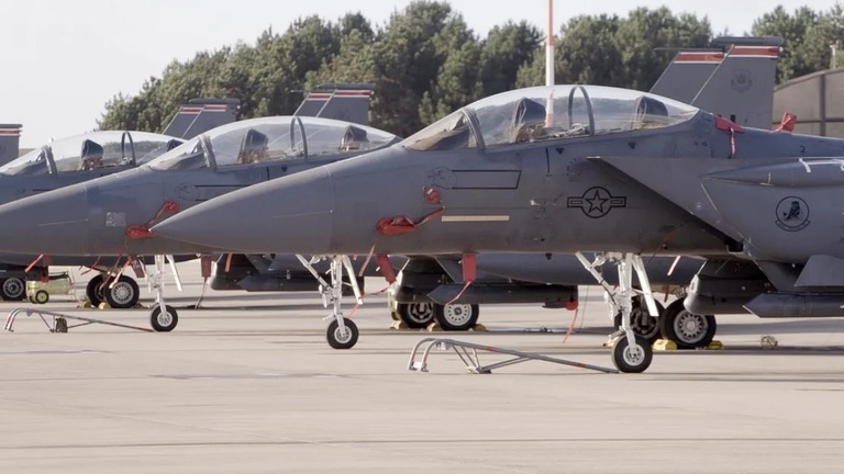 レイクンヒース空軍基地に駐機するF15戦闘機＝11日 - CNN.co.jp
