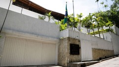 ベネズエラ治安部隊、アルゼンチン大使館を包囲　館内の野党関係者が発表