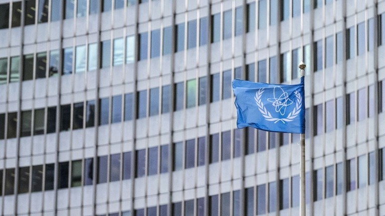 国際原子力機関（ＩＡＥＡ）がイランについて「非協力的」だとする非難決議を採択したことにイランは反発し、「高性能」の遠心分離機を作動させると発表した/Joe Klamar/AFP/Getty Images