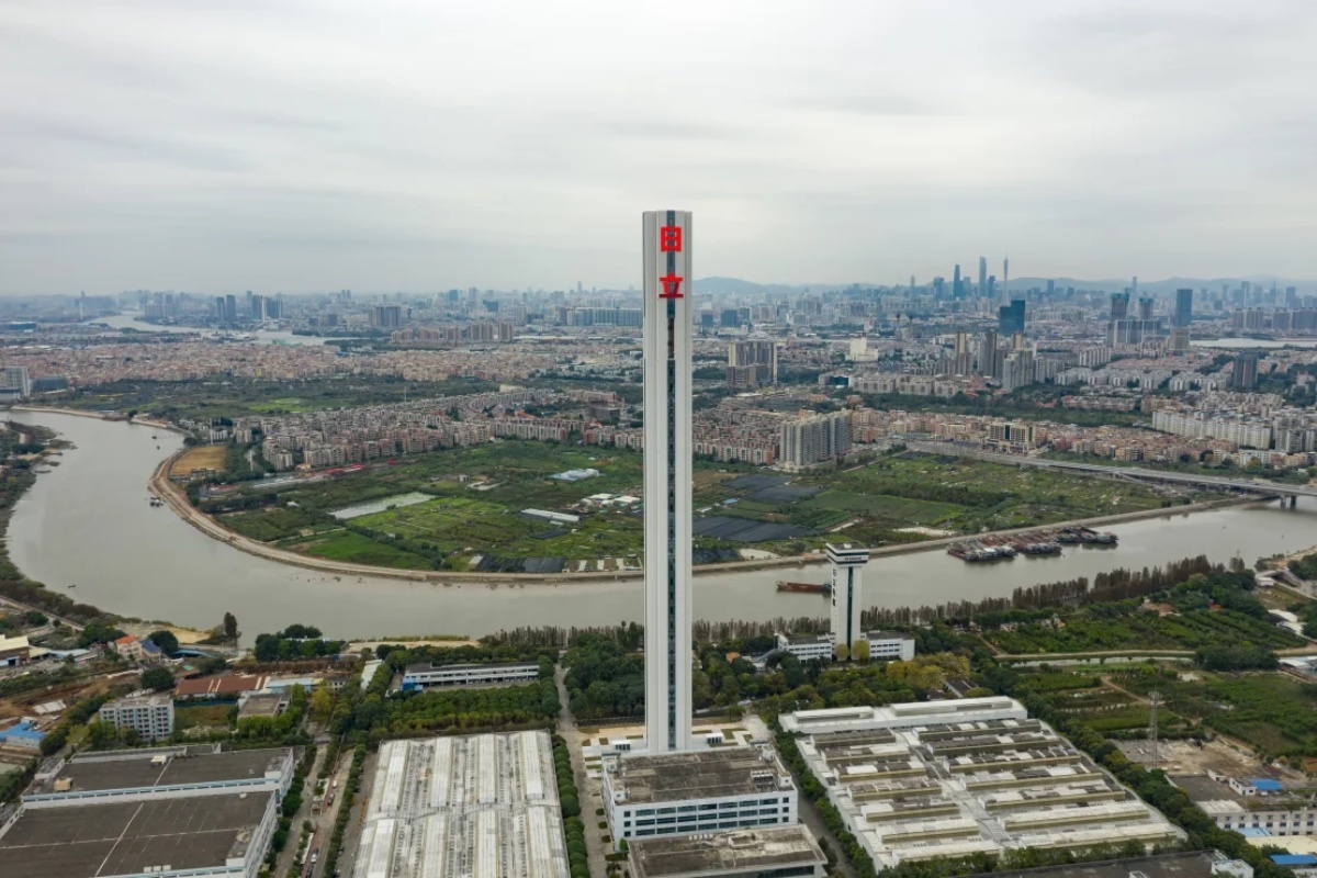 日立グループが中国広東省広州市に建設した「H1タワー」は高さ約289メートル=2020年1月16日/Xia Yu/VCG/Getty Images